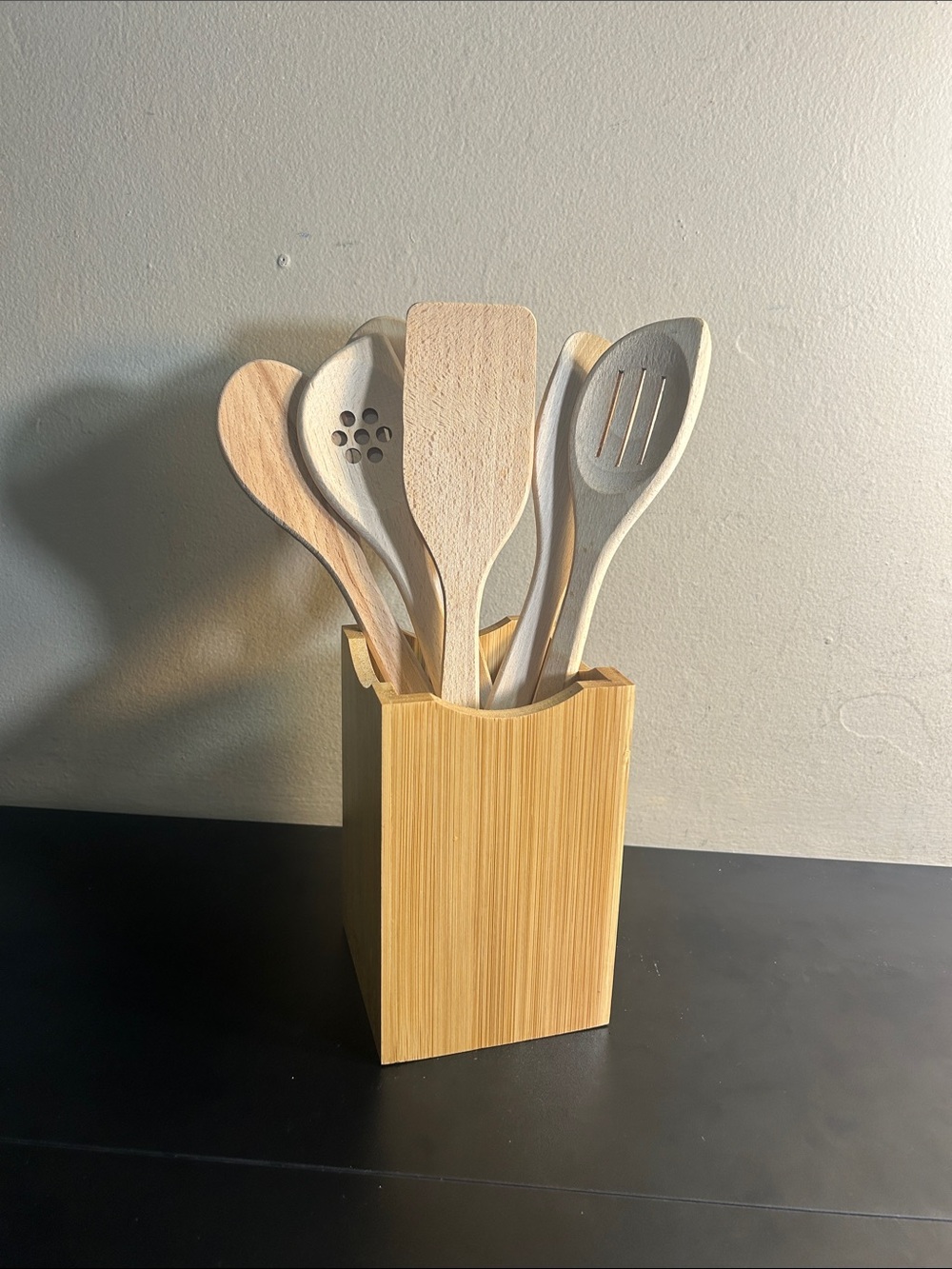 Oceanstar 7-Piece Traditional Bamboo Cooking Utensil Set in Brown